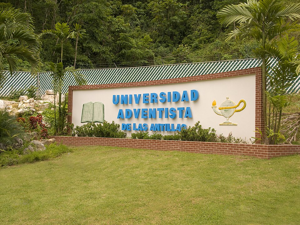 Campus of Universidad Adventista de las Antillas, Mayaguez, PR