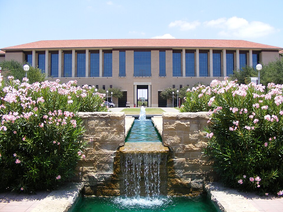 Campus of Texas A & M International University, Laredo, TX